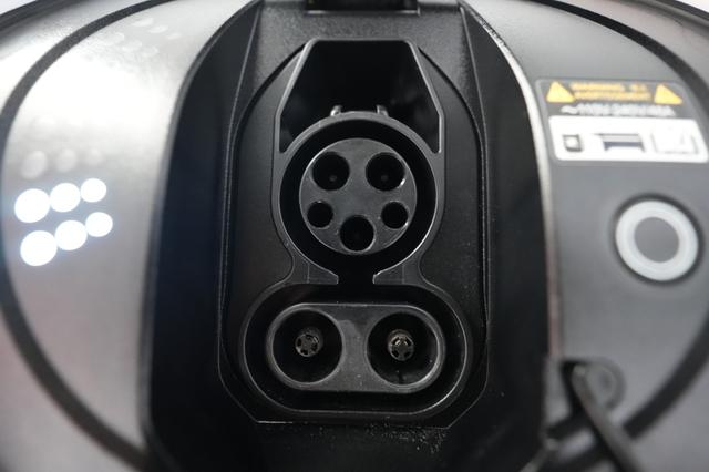2023 Genesis GV60 — photo 8 of 21