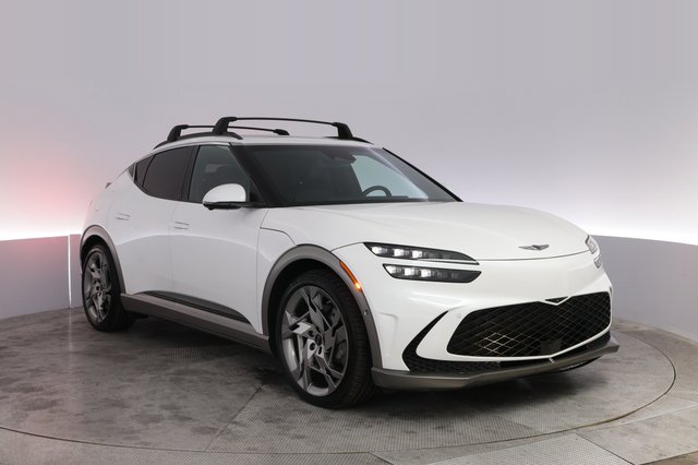 2023 Genesis GV60 — photo 10 of 21