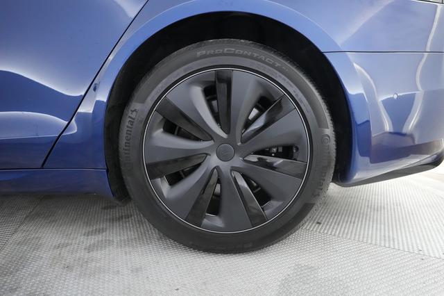 2023 Tesla Model S — photo 7 of 24