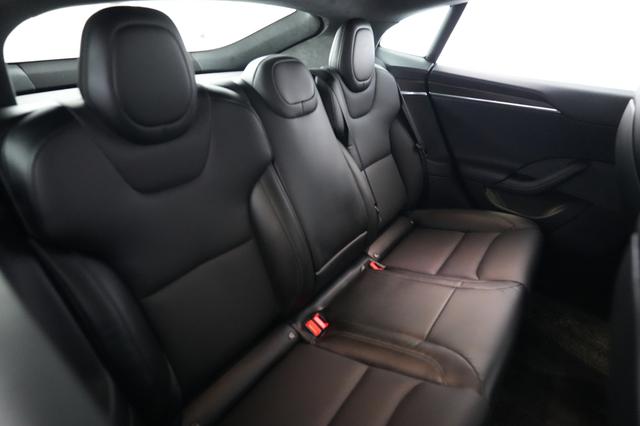 2023 Tesla Model S — photo 4 of 24