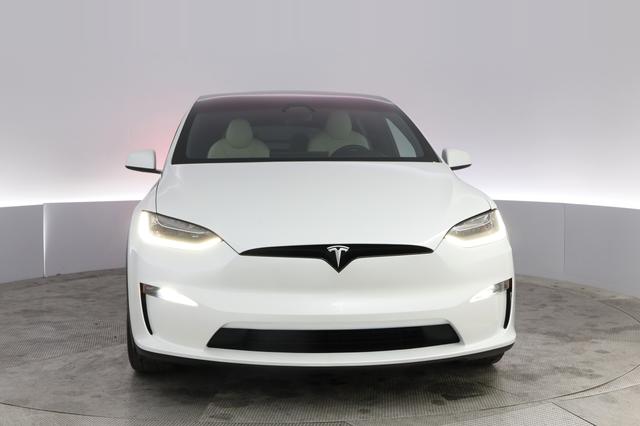 2023 Tesla Model X — photo 9 of 23
