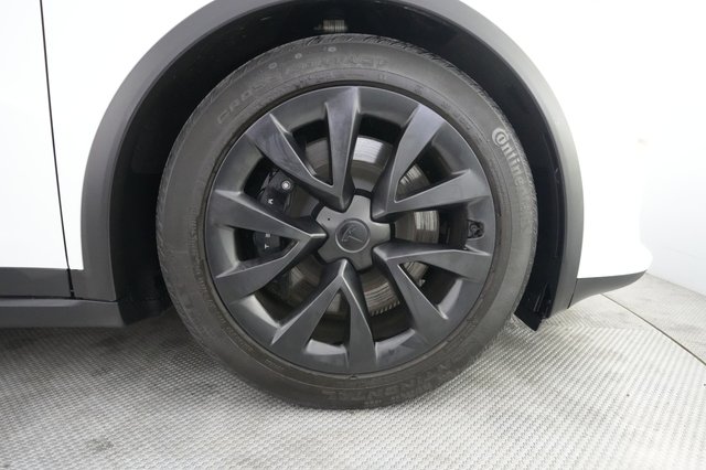 2023 Tesla Model X — photo 16 of 23