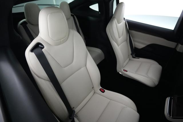 2023 Tesla Model X — photo 4 of 23