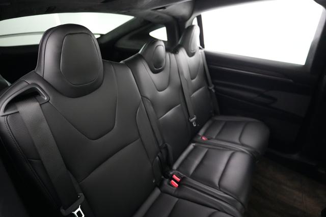 2023 Tesla Model X — photo 4 of 22