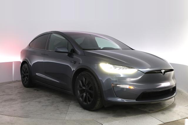 2023 Tesla Model X — photo 10 of 22