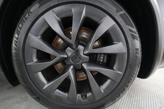 2023 Tesla Model X — photo 7 of 22