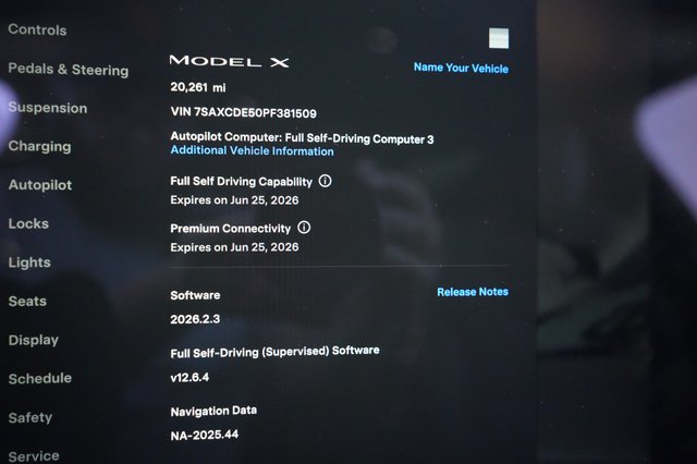 2023 Tesla Model X — photo 5 of 22