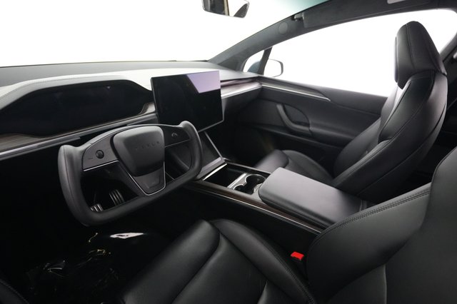 2023 Tesla Model X — photo 18 of 22