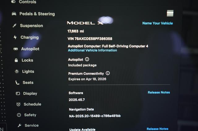 2023 Tesla Model X — photo 5 of 21