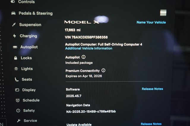 2023 Tesla Model X — photo 5 of 21