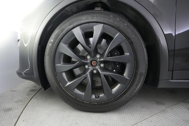 2023 Tesla Model X — photo 7 of 21