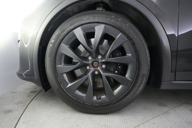 2023 Tesla Model X — photo 7 of 21