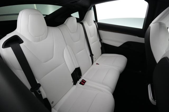 2023 Tesla Model X — photo 4 of 21
