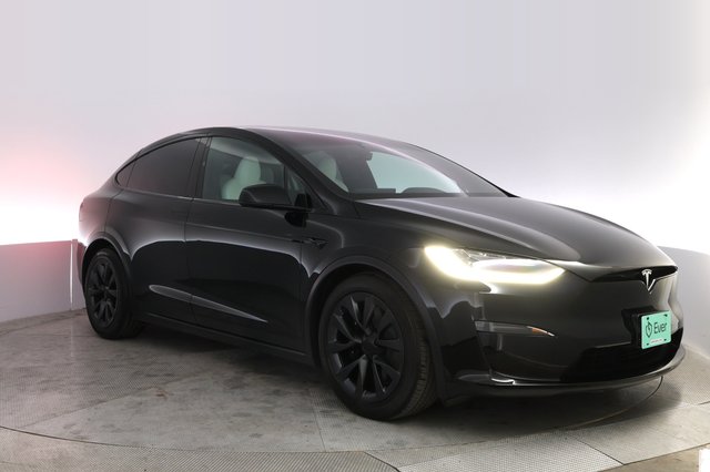 2023 Tesla Model X — photo 10 of 21