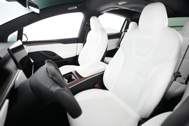 2023 Tesla Model X — photo 3 of 22