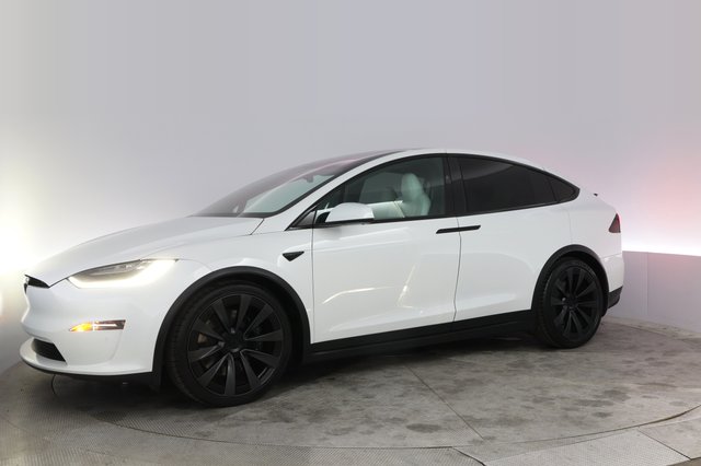 2023 Tesla Model X — photo 14 of 22