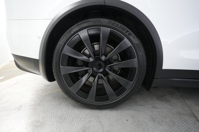 2023 Tesla Model X — photo 17 of 22