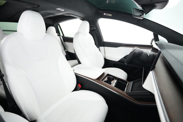 2023 Tesla Model X — photo 18 of 22