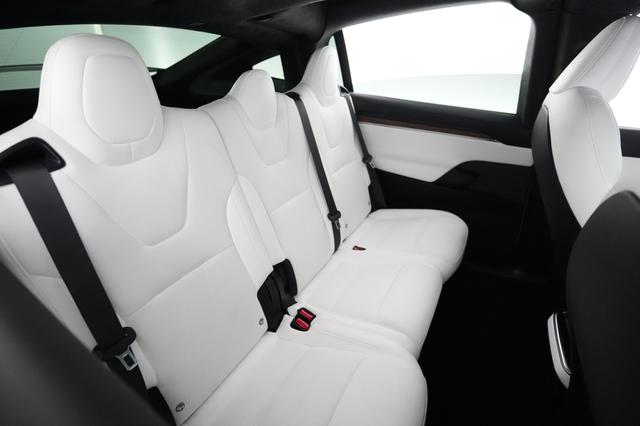 2023 Tesla Model X — photo 4 of 22