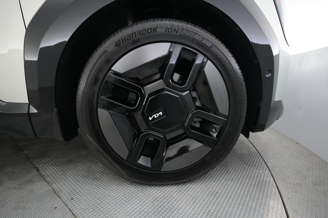 2024 Kia EV9 — photo 16 of 23