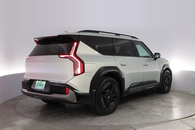2024 Kia EV9 — photo 2 of 23