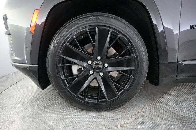 2024 Jeep Wagoneer S — photo 15 of 29