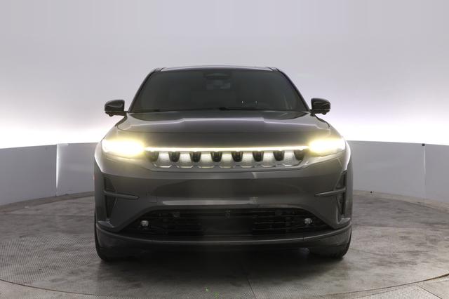 2024 Jeep Wagoneer S — photo 9 of 29