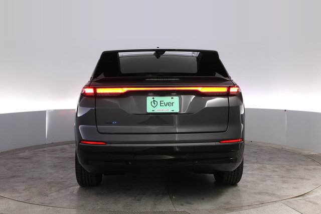 2024 Jeep Wagoneer S — photo 12 of 29