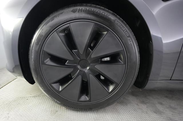 2024 Tesla Model 3 — photo 7 of 22
