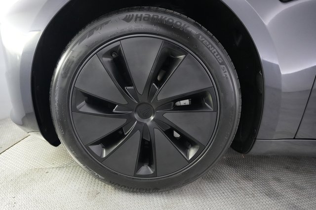 2024 Tesla Model 3 — photo 7 of 22