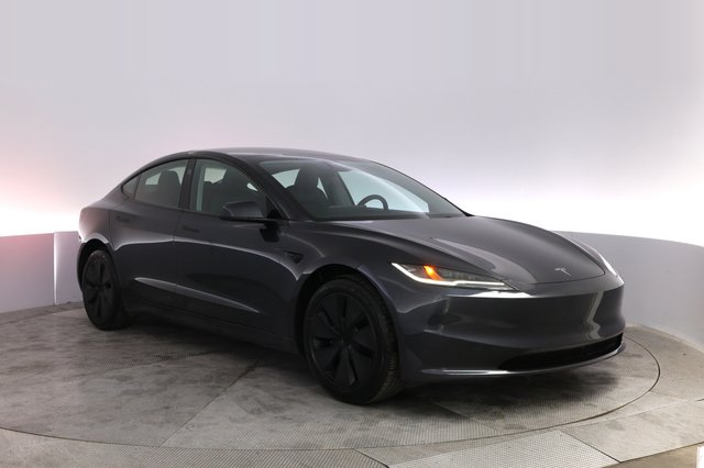 2025 Tesla Model 3 — photo 10 of 22
