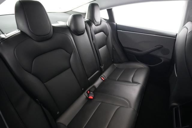 2025 Tesla Model 3 — photo 4 of 22