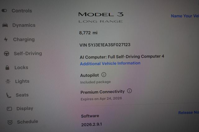 2025 Tesla Model 3 — photo 5 of 22