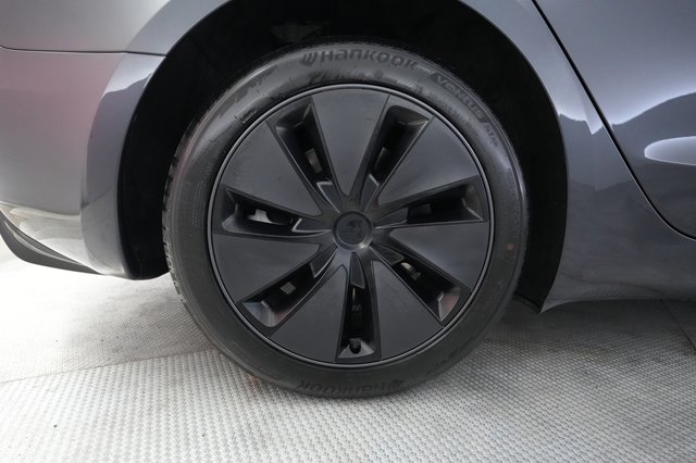 2025 Tesla Model 3 — photo 17 of 22