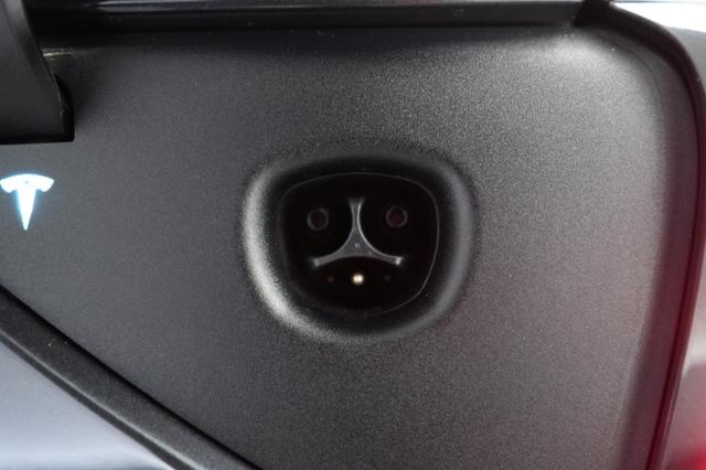 2025 Tesla Model 3 — photo 8 of 22