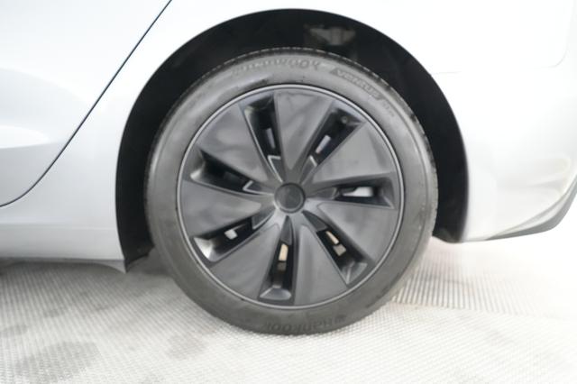 2025 Tesla Model 3 — photo 7 of 21