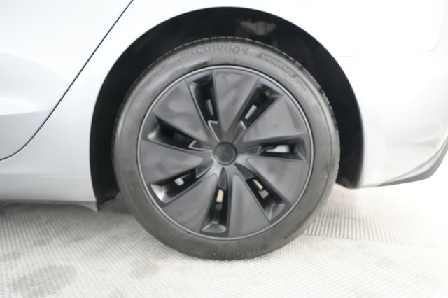2025 Tesla Model 3 — photo 7 of 21