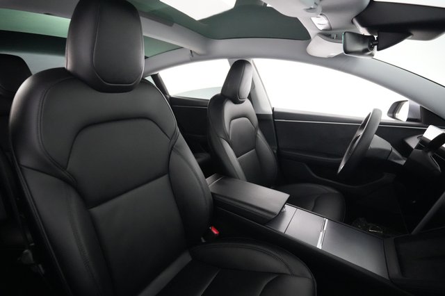 2025 Tesla Model 3 — photo 18 of 21