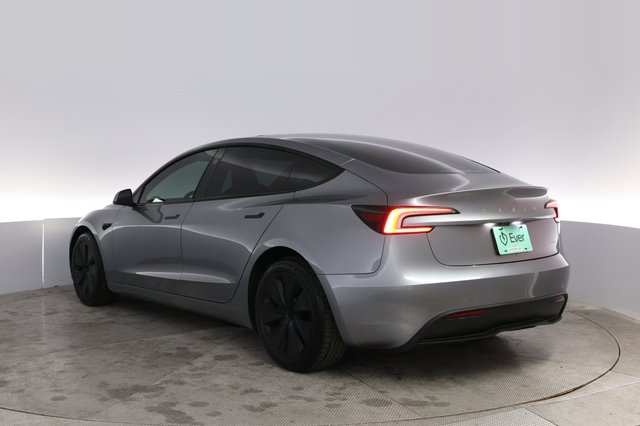 2025 Tesla Model 3 — photo 13 of 21