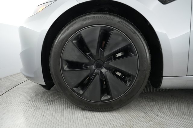 2025 Tesla Model 3 — photo 15 of 21