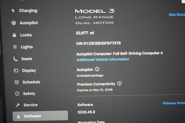 2025 Tesla Model 3 — photo 5 of 21