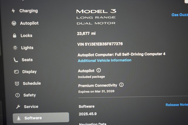 2025 Tesla Model 3 — photo 5 of 21