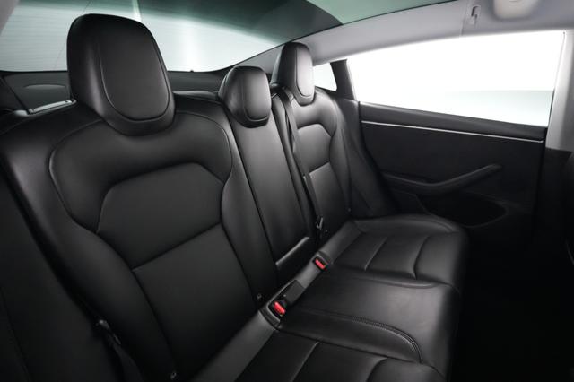 2025 Tesla Model 3 — photo 4 of 21