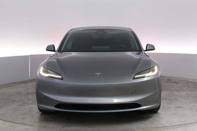 2025 Tesla Model 3 — photo 9 of 21