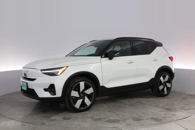 2023 Volvo XC40 Recharge — photo 14 of 21