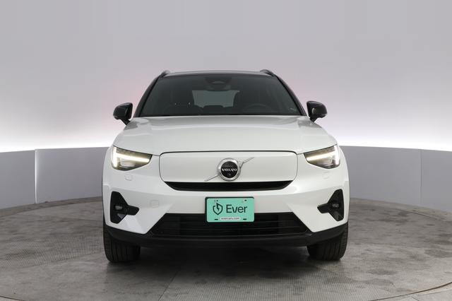 2023 Volvo XC40 Recharge — photo 9 of 21