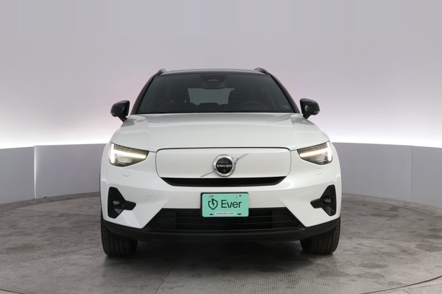 2023 Volvo XC40 Recharge — photo 9 of 21