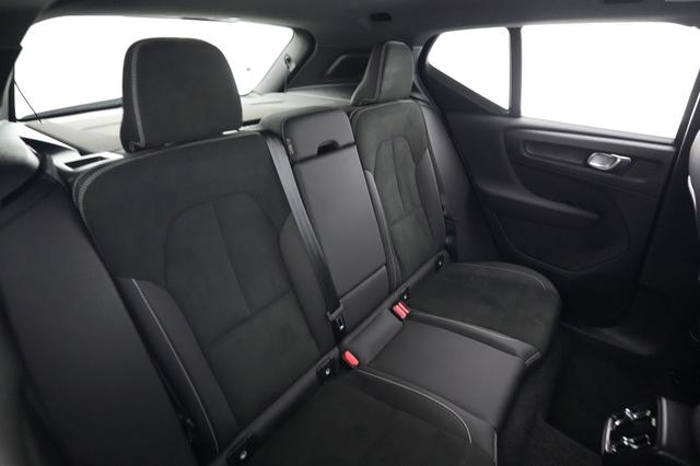 2023 Volvo XC40 Recharge — photo 4 of 21