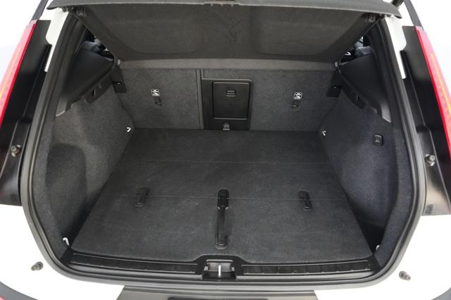 2023 Volvo XC40 Recharge — photo 6 of 21