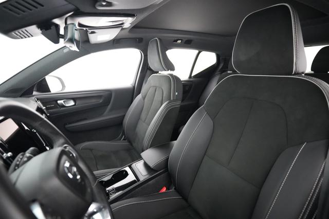 2023 Volvo XC40 Recharge — photo 3 of 21